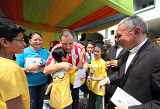 <strong>Assunção, Paraguai – Setembro de 2015</strong>. Nos dias 18 e 19 de setembro, o Reitor-Mor, P. Ángel Fernández Artime, reuniu-se com os Salesianos, os Jovens e os Membros da FS, presentes no Paraguai.
