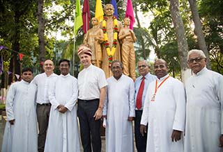 <strong>Kolkata, India - September 2015</strong>. The Rector Major Fr Ángel Fernández Artime paid a visit to the Salesian Province of Calcutta from 26 to 28 September. He took part in many significant events for the closure of the Bicentenary of Don Bosco in India.
