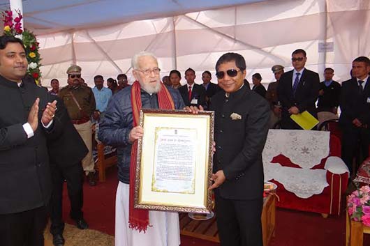 Tura, India - January 2015 - The Chief Minister of Meghalaya, Hon. Mukul M. Sangma, conferred the "Award for a lifetime of special service” on the Salesian missionary Fr Baptist Busolin who has worked for more than 65 years for the people of Garo Hills, Megahalaya, Province of Guwahati. Fr Busolin was born in Padua, Italy, on 16 January 1922. He arrived in Garo Hills in 1950. With his charisma and his commitment he inspired and founded several schools, technical schools and dispensaries in Rengjeng, Garobadha, Bagmara and in many villages of Garo Hills. He taught more than 20,000 students and brought hope to the lives of millions of people.