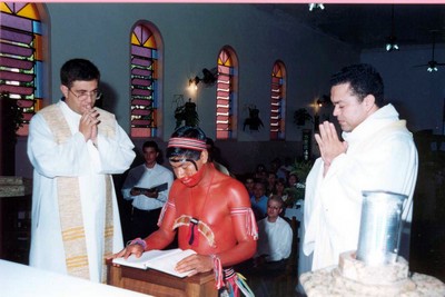 Campo Grande, Brasile  31 gennaio 2003  Celebrazione eucaristica in occasione dei primi voti di 7 nuovi professi di cui 3 provengono dallispettoria di Manaus e 4 dallispettoria di Campo Grande tra cui un membro della trib dei Bororo.