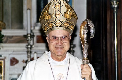 Genova, Italia  ottobre 2003  LArcivescovo di Genova, il salesiano mons. Tarcisio Bertone, sar creato Cardinale il 21 ottobre da Giovanni Paolo II.