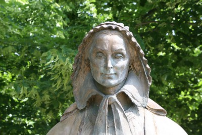 Busto de la escultura de Mam Margarita, en el Colle Don Bosco.