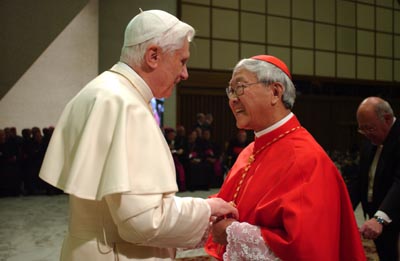 Vaticano - 25 marzo 2006 – Benedetto XVI e il Cardinale Zen.
