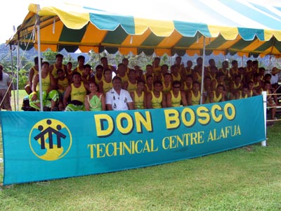 Pago Pago, Samoa Americana  aprile 2006 -  I ragazzi del Don Bosco Technical School di Alafua che hanno vinto la gara di ballo e la regata del Giorno della Bandiera (Flag Day).
