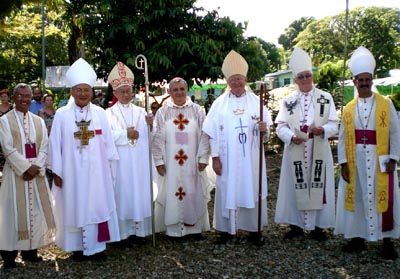 Gizo, Isole Salomone - 21 ottobre 2007 - Ordinazione episcopale di mons. Luciano Capelli, salesiano, nuovo vescovo di Gizo presieduta dal Cardinale Joseph Zen, vescovo di Hong Kong.