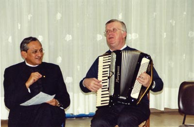Roma-RMG, Italia  31 dicembre 2005  Il Rettor Maggiore, don Pascual Chvez e il suo Vicario, don Adriano Bregolin, durante i festeggiamenti per il nuovo anno.