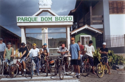 Itaja, Brasile  29 maggio 2004 -  Oltre 250 persone hanno partecipato alla passeggiata in bicicletta promossa della parrocchia So Joo Bosco in occasione dei festeggiamenti in onore di Maria Ausiliatrice.