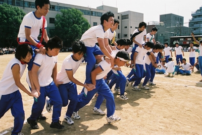 Osaka, Giappone - 4 ottobre 2004 - Manifestazione sportiva organizzata dalla scuola salesiana di Osaka a cui hanno preso parte 1100 allievi.