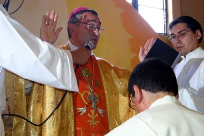 Catemu, Cile - 24 marzo 2007  Ordinazione Sacerdotale di  Miguel Ramrez, sdb,  per limposizione delle mani di mons. Hctor Vargas, sdb, vescovo di Arica.