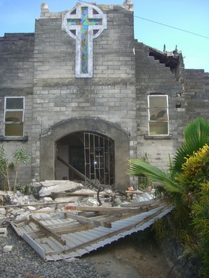 Isola di Gizo  aprile 2007  I danni alla Cattedrale di Gizo.