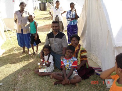 Negombo, Sri Lanka - 14 gennaio 2005  Alcune delle migliaia di famiglie accolte nel Campo Don Bosco.