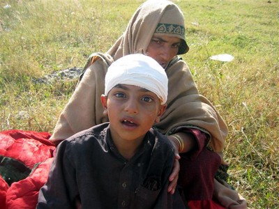 Abbottabad, Pakistan  19 ottobre 2005  Un bambino ferito.