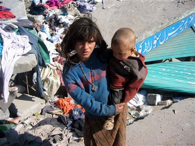 Balakot, Pakistan  20 ottobre 2005   Molti bambini superstiti di Balakot sono orfani.
