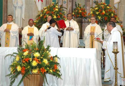 Citt del Panama, Panam  31 gennaio 2008 - Don Pascual Chvez, Rettor Maggiore dei Salesiani, presiede lEucaristia dei giovani in occasione della festa di Don Bosco.