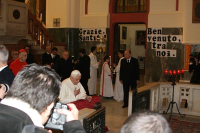 Roma, Italia - 24 febbraio 2008 - Papa Benedetto XVI in visita alla parrocchia salesiana di “Santa Maria Liberatrice” nel quartiere romano del Testaccio, in occasione del centenario della dedicazione della chiesa.