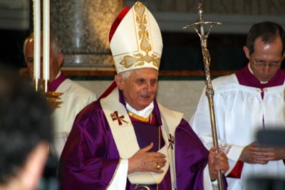 Roma, Italia - 24 febbraio 2008 - Papa Benedetto XVI durante la Celebrazione Eucaristica presso la parrocchia salesiana di “Santa Maria Liberatrice” nel quartiere romano del Testaccio, in occasione del centenario della dedicazione della chiesa.
