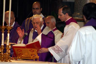 Roma, Italia - 24 febbraio 2008 - Papa Benedetto XVI durante la messa nella parrocchia salesiana di “Santa Maria Liberatrice” nel quartiere romano del Testaccio, in occasione del centenario della dedicazione della chiesa.
