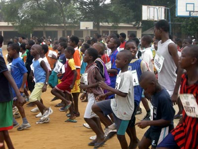 Lom, Togo  23 febbraio 2008 - Competizione podistica svoltasi presso la Maison Don Bosco, a cui hanno partecipato i giovani della parrocchia salesiana Maria Auxiliadora.