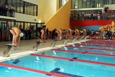 Funchal, Portogallo  20 giugno 2006  Gara di nuoto svoltasi nella nuova piscina della scuola salesiana di Arti e Mestieri di Funchal, nellIsola di Madeira, inaugurata il 20 giugno scorso.
