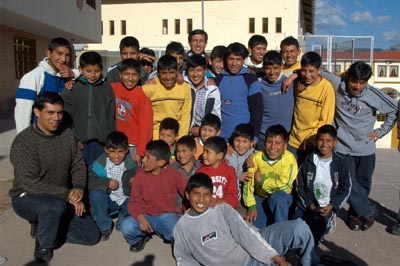 Cusco, Per  giugno 2006  Gruppo di giovani che vivono presso lopera salesiana Casa Don Bosco.