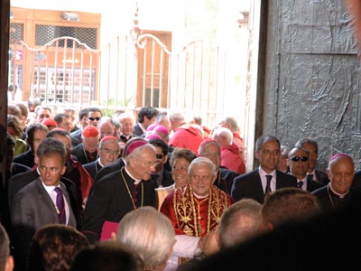 Valencia, Spagna – 8 luglio 2006 – Primo viaggio apostolico in Spagna di Papa Benedetto XVI a conclusione del V Incontro Mondiale delle Famiglie, sul tema: "La trasmissione della fede nella famiglia".