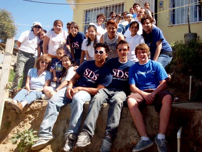 Tijuana, Messico – 18 aprile 2008 -  Gruppo di giovani della parrocchia San Domenico Savio e dell’Istituto San Giovanni Bosco dell’Ispettoria degli Stati Uniti Ovest (SUO), che hanno realizzato un viaggio missionario.
