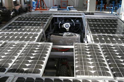 luglio 2008 - Macchina solare messa a punto dal “Don Bosco technique”, costruita in Libano con progetto promosso dall’Università Americana di Beirut, dalla Cooperazione Italiana, sponsor privati, e VIS.