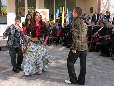 9 ottobre 2008 - Ballo di alcuni ragazzi ROM della scuola professionale Don Bosco.