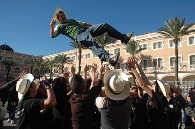 15 novembre 2008 - Giovani festanti presso l’opera salesiana “San Antonio Abad”.