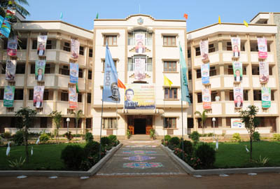 3 febbraio 2009 - La casa Ispettoriale di Madras (INM), decorata a festa per la visita del Rettor Maggiore.
