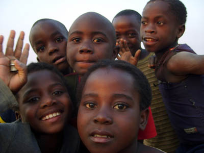 febbraio 2009 - I bambini di Mansa nell nuova scuola materna.