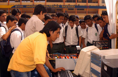 agosto 2006  Mostra dei progetti migliori degli studenti dellUniversit Politecnica Salesiana.