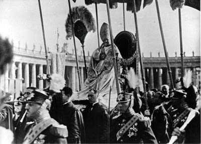 1° aprile 1934 - Canonizzazione Don Bosco. Papa Pio XI accolto in piazza San Pietro.
