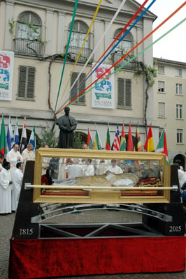 24 aprile 2009 - Lurna contenente linsigne reliquia di Don Bosco.