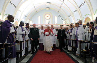 21 marzo 2009 - Papa Benedetto XVI in occasione del suo viaggio apostolico in Angola.