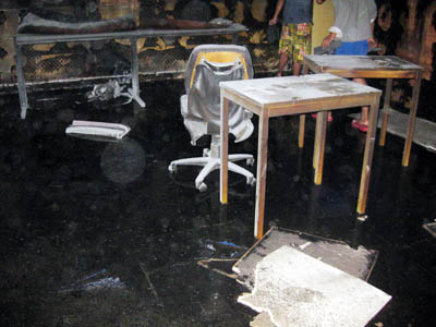 9 maggio 2009  Gli studi radiofonico e televisivo della scuola tecnico-professionale, colpiti da un fulmine, e distrutti da un incendio.