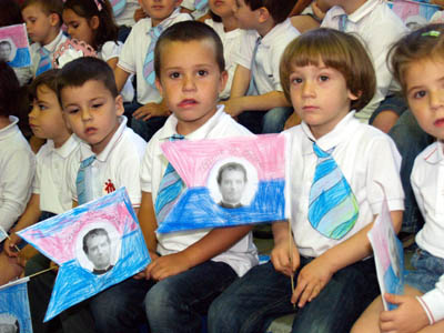 12 maggio 2009 - Bambini con le bandiere di Don Bosco.