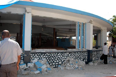 12 febbraio 2010 - La parrocchia salesiana di Cit Soleil gravemente danneggiata dal terremoto.