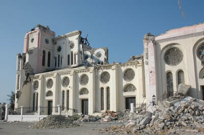 12 febbraio 2010 - La cattedrale distrutta dal terremoto.