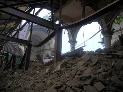 1° marzo 2010 - La chiesa Maria Ausiliatrice distrutta dal terremoto.