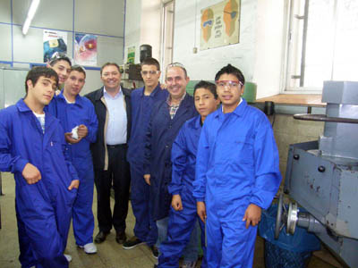 Settembre 2009 - Don Jos Miguel Nez, Consigliere Regionale Europa Ovest, con alcuni giovani dei centri di formazione professionale dellIspettoria San Francisco Javier di Bilbao (SBI).