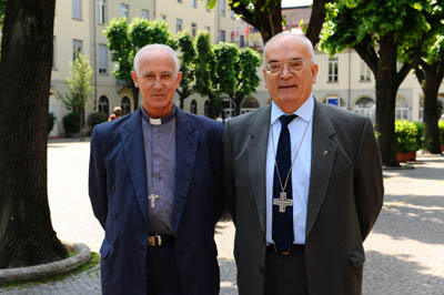 21 maggio 2010 - Mons. Albert Vanbuel, S.D.B.
Vescovo di Kaga-Bandoro; mons. Pierre Auguste Gratien Pican, S.D.B.
Vescovo Emerito di Bayeux (Lisieux). Incontro vescovi salesiani.