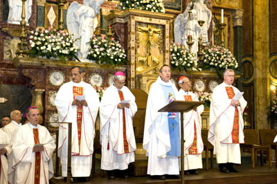 25 maggio 2010 - Celebrazione Eucaristica. Da sin. Don Chvez,  mons. Gonalves Amaral, card. Rodrguez Maradiaga, card. Zen, don Bregolin. Incontro vescovi salesiani.
