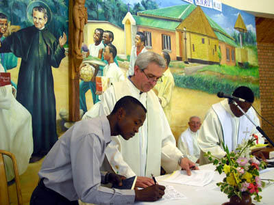 12 settembre 2009 - Centro Notre Dame de Clairvaux, don Erminio De Santis, superiore della Visitatoria, riceve le Prime Professioni.