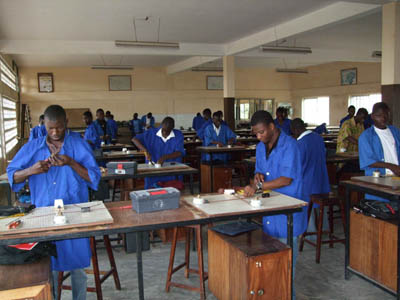 ottobre 2009 - Laboratorio della missione salesiana di Cotonou.
