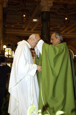 26 settembre 2010 - Don Pascual Chvez, consegna dei crocifissi, 141 spedizione missionaria salesiana. 
