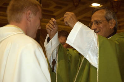 26 settembre 2010 - Don Pascual Chvez, consegna dei crocifissi, 141 spedizione missionaria salesiana.