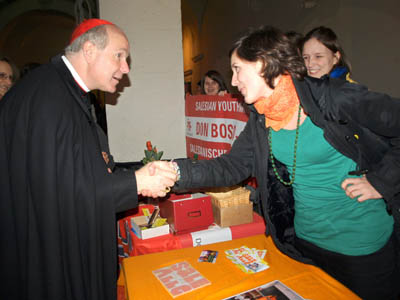 20 marzo 2010  Il cardinale Christoph Schnborn incontra Magdalena Jetschgo, ex volontaria di Jugend Eine Welt.