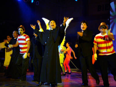 aprile 2010 - Il musical sulla vita di Don Bosco dal titolo Vamos Muchachos messo in scena da 75 giovani.