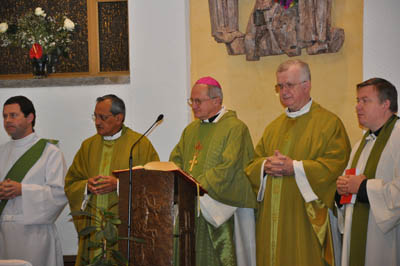 Congresso internazionale di storia salesiana "Don Rua nella storia", Eucaristia 31 ottobre, da sinistra: Don Pascual Chavez, mons. dal Covolo, don Bregolin
